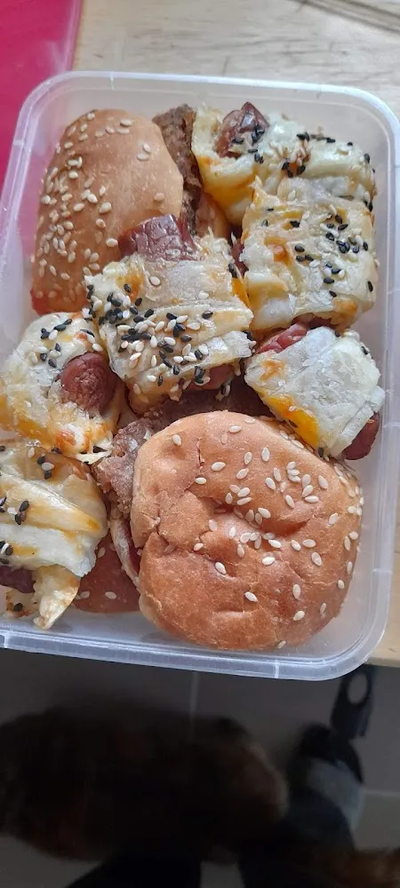 Petits Hamburgers Et Saucisses Feuilletees